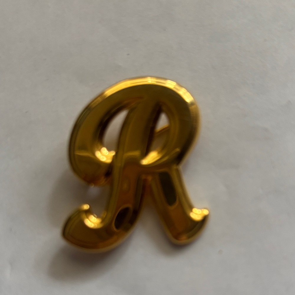 Gold Letter R Initial Pin - Picture 3 of 5
